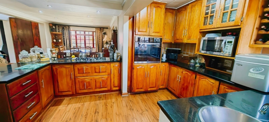 4 Bedroom Property for Sale in Mooivallei Park North West